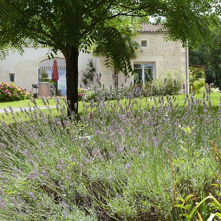 Le Logis De La Brumanderie - Saintes Fontcouverte  外观 照片